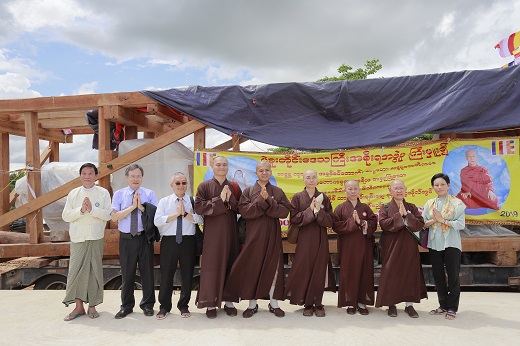  Consecrating ceremony for the Buddha statue of peace in Bago, Myanmar. 